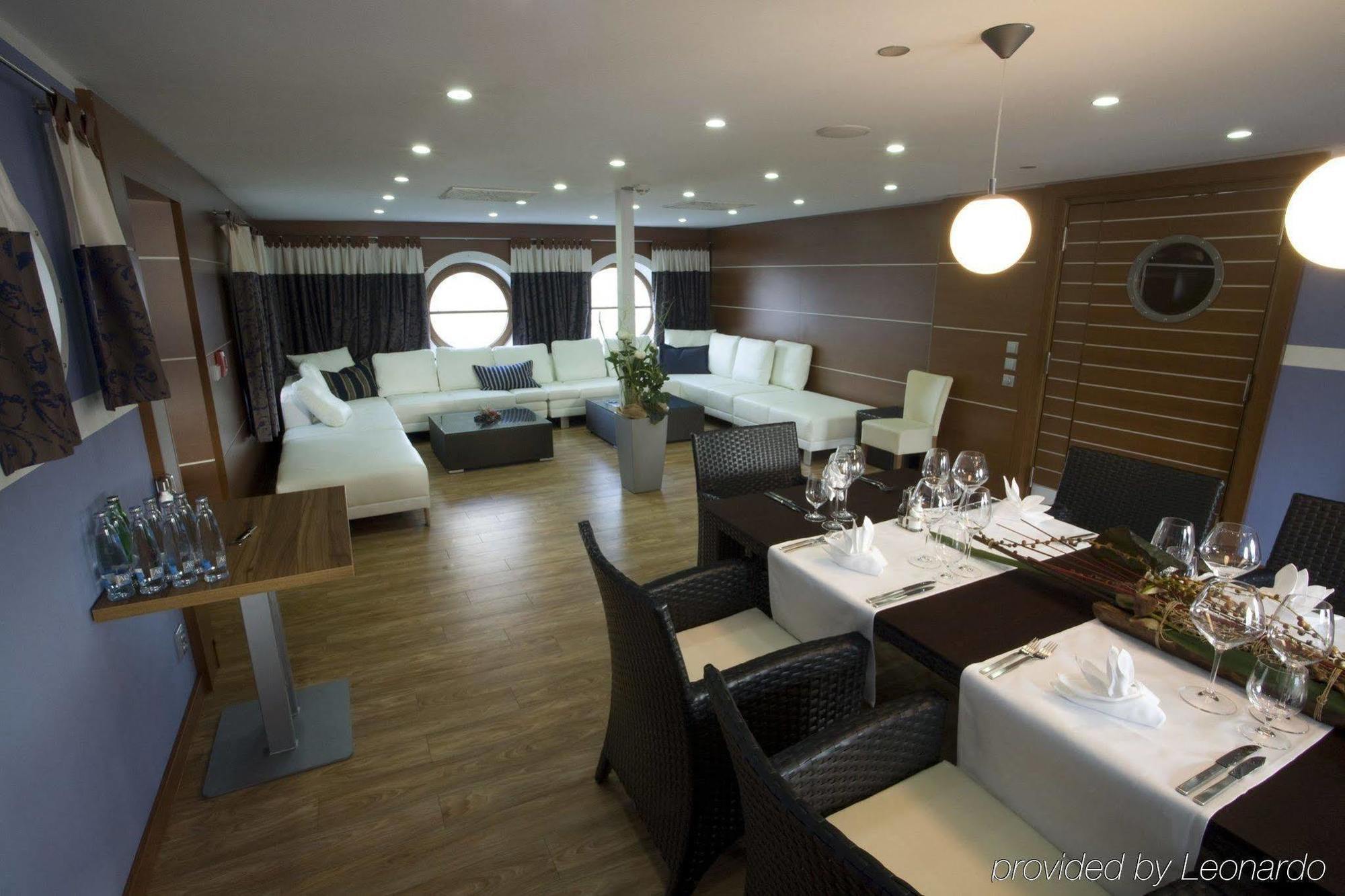 Rohan Boat Prague Exterior photo